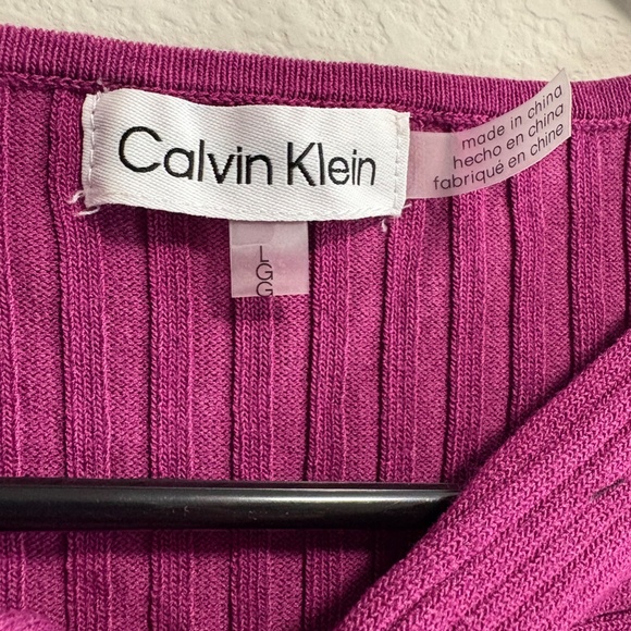 Calvin Klein key hole twisted sweater in fuchsia size Large - Picture 3 of 3